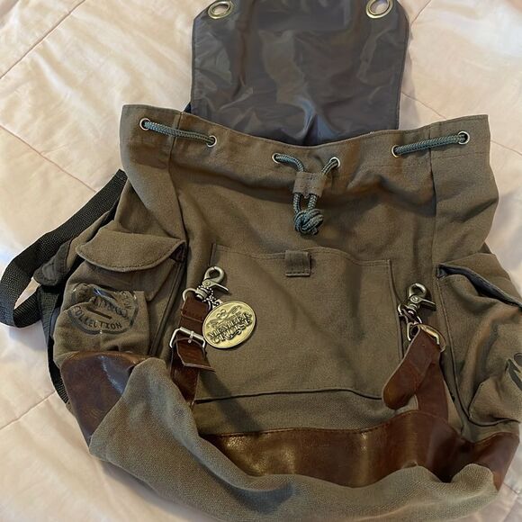Disney Field & Co Leeds Vacation Club Member Cruise 2017 New backpack w/ keyring - Picture 12 of 13